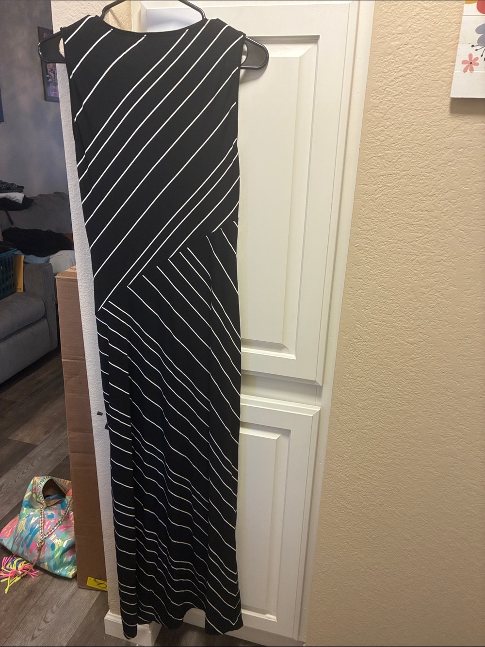 White House Black Market Black and White Diagonal-Stripe Maxi Dress - Picture 7 of 9